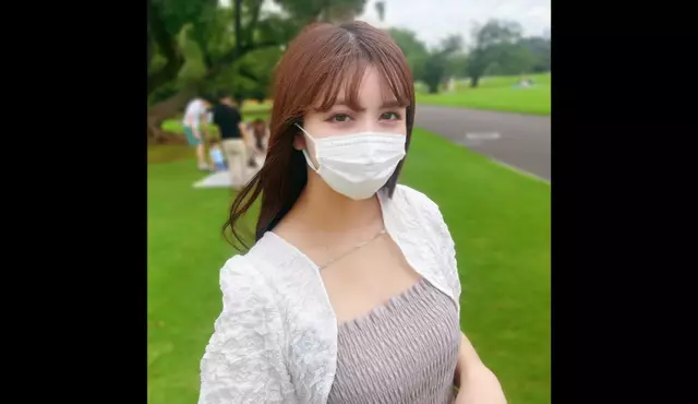 FC2PPV-4503128 [ครั้งแรก ไม่เซ็นเซอร์] นักศึกษาวิทยาลัยโอตาคุวัย 22 ปีที่ได้รับการตอบรับให้ทำงานที่ "Kyoto Ni" ด้วยรอยยิ้มที่น่ารักการตัดสินใจที่ยากลำบากในการชำระคืนทุนการศึกษาของเธอเธอสับสนกับกล้องที่ซ่อนอยู่ แต่ครางด้วยเสียงหวานและโดนแตกสองครั้ง
